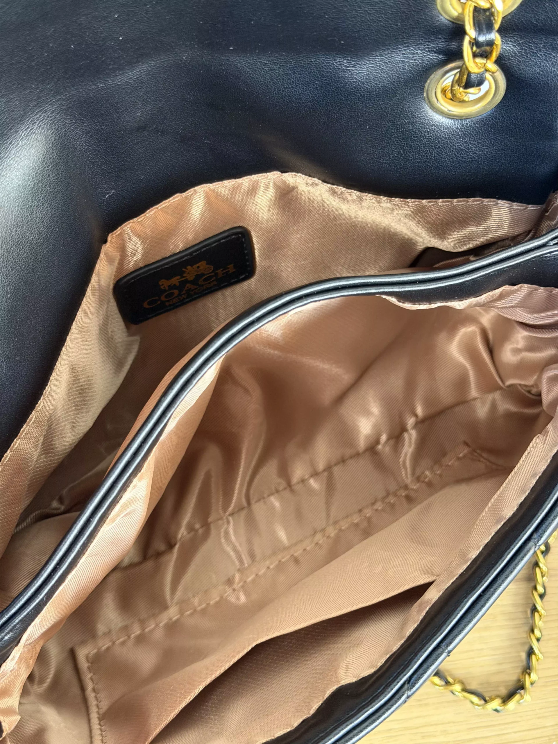 Жіноча сумка Coach Tabby Shoulder Bag 26 Pastel чорний — изображение 5