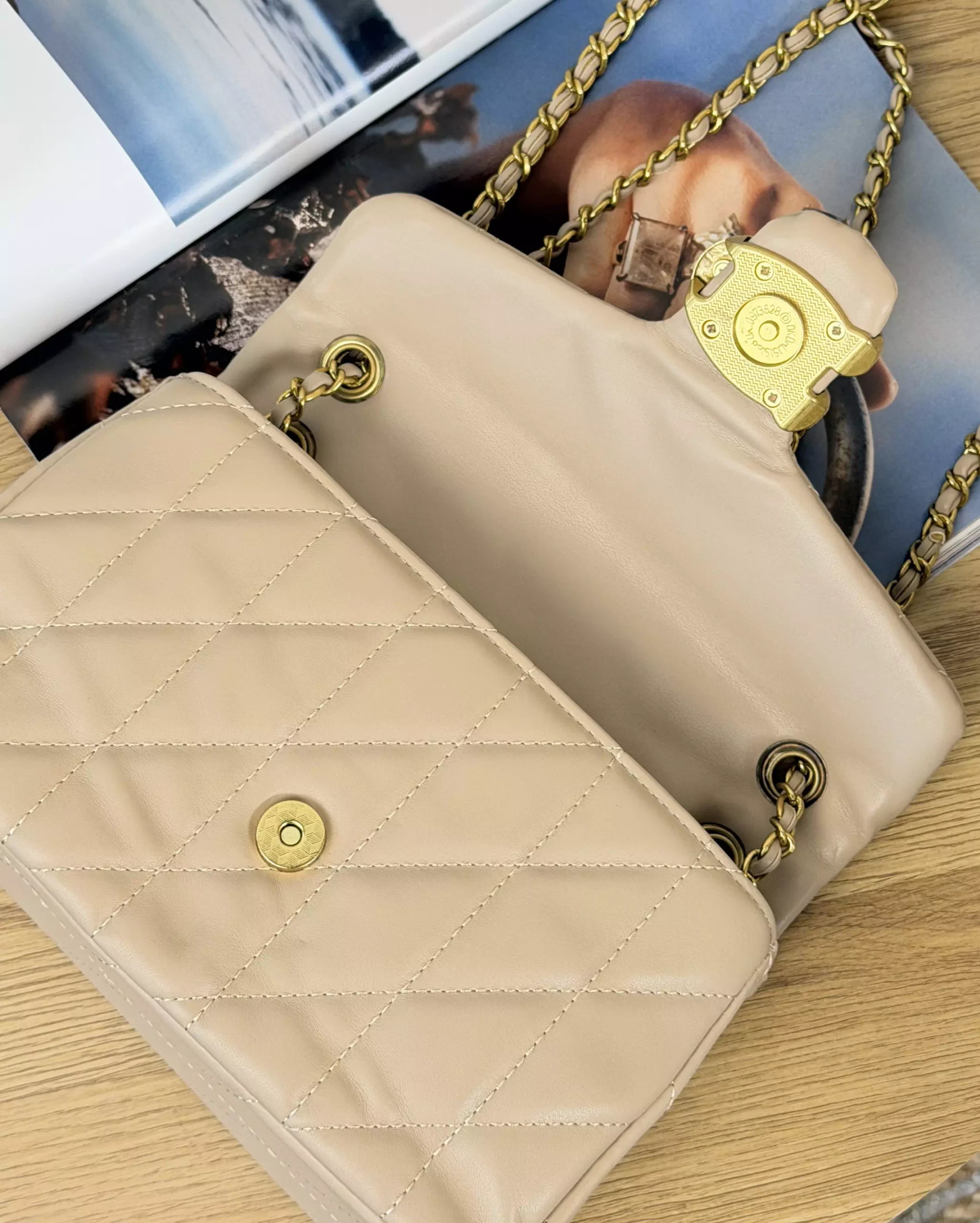 Жіноча сумка Coach Tabby Shoulder Bag 26 Pastel бежевий — изображение 3