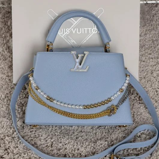 Сумка Louis Vuitton Capucines East-West Medium Premium блакитний з перлами
